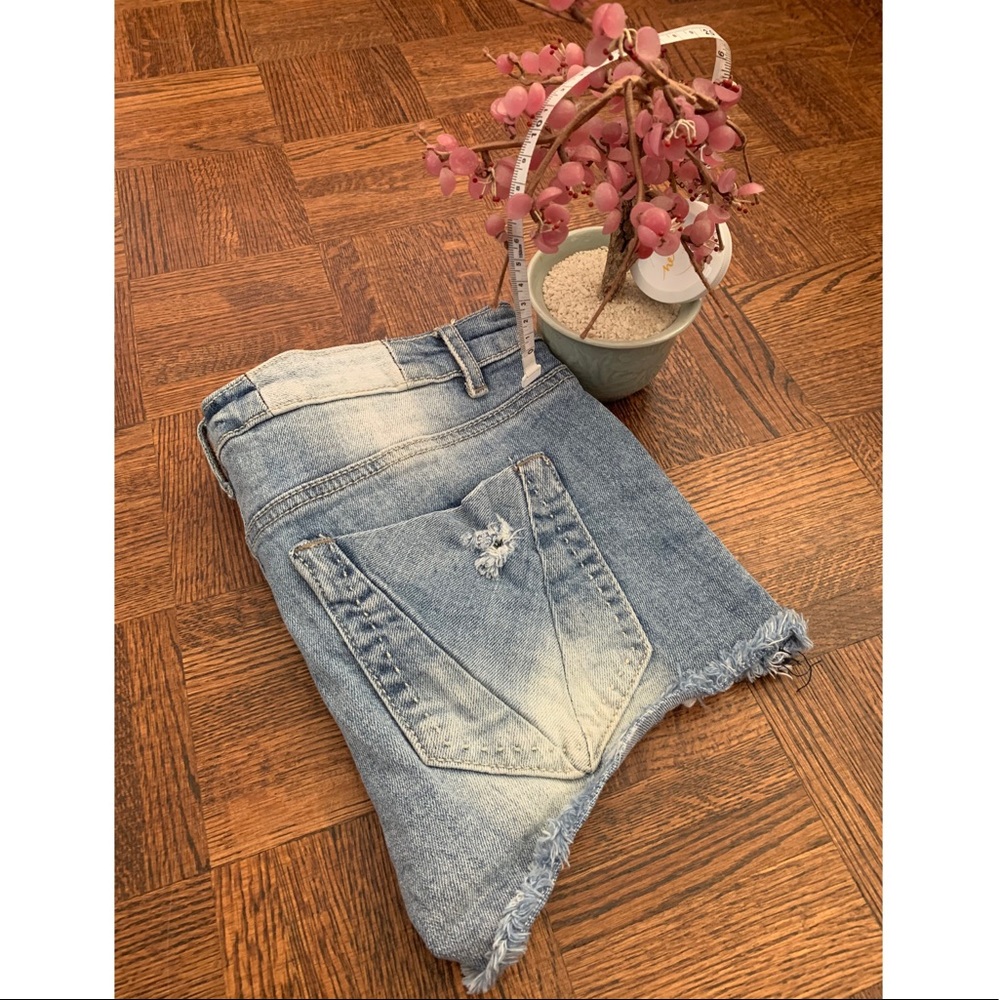 Jean Shorts - Crotchet frills 🤍💙